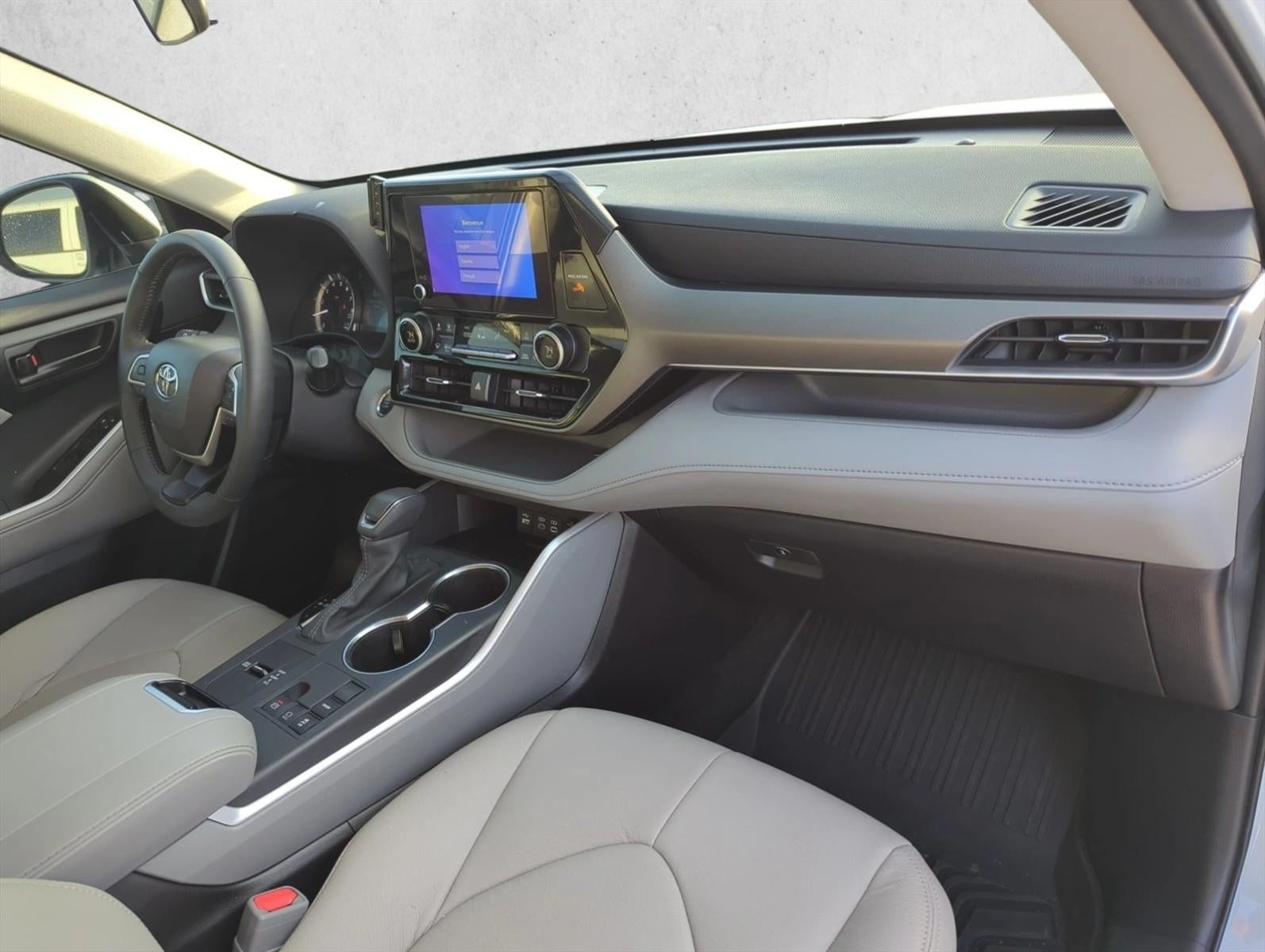 2025 Toyota Highlander LE FWD (GS)