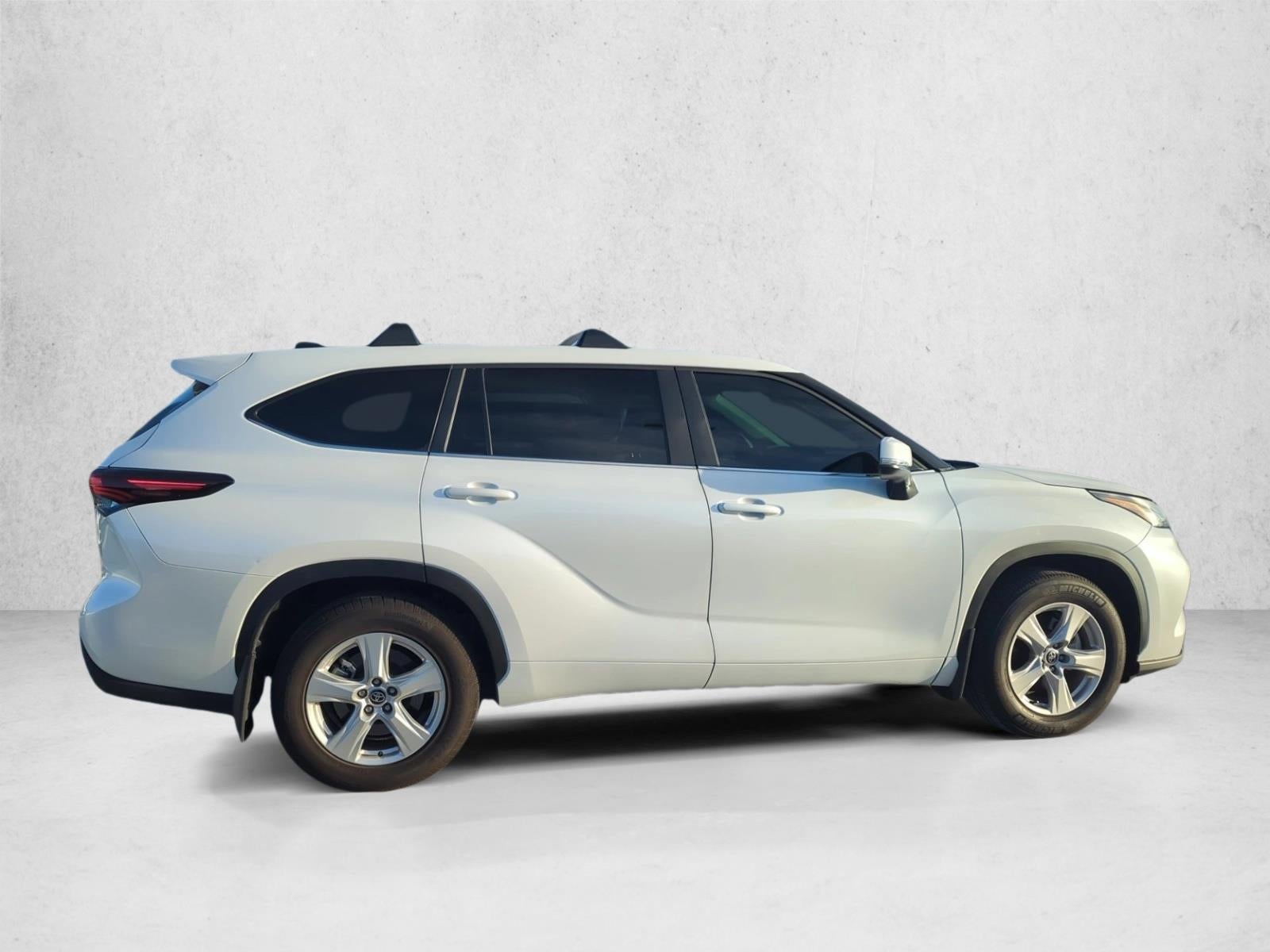 2025 Toyota Highlander LE FWD (GS)