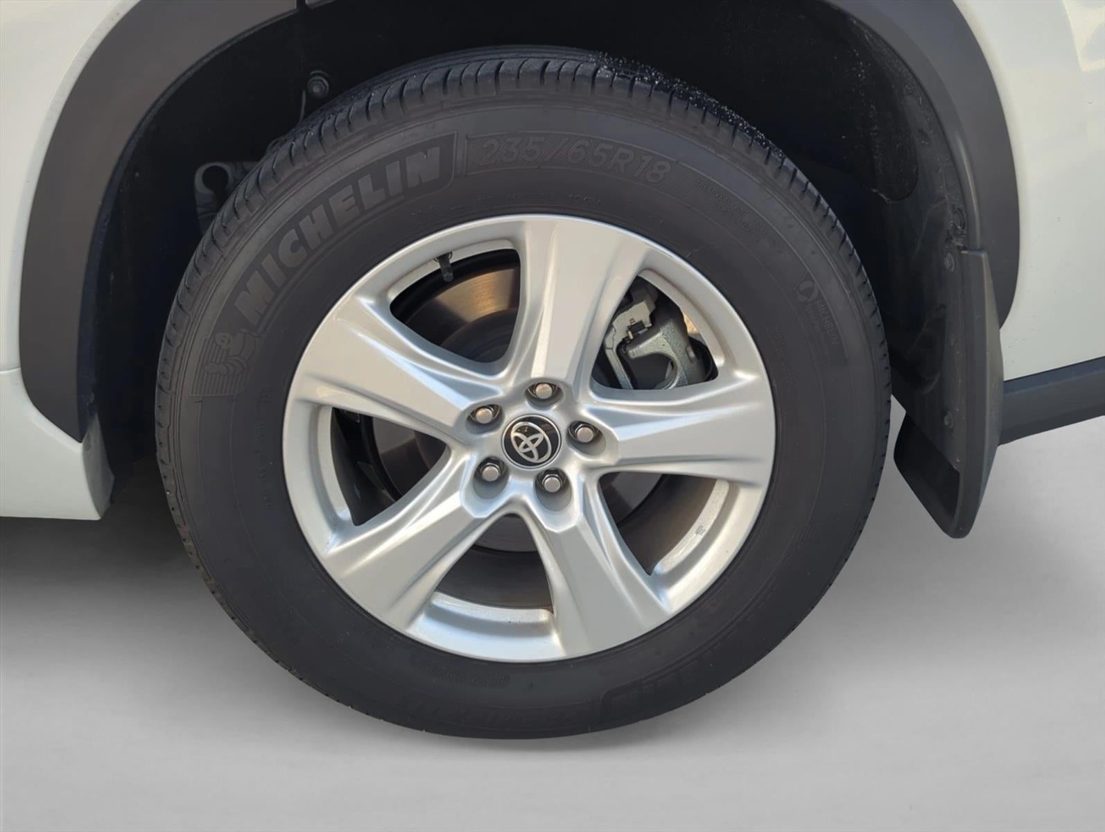 2025 Toyota Highlander LE FWD (GS)