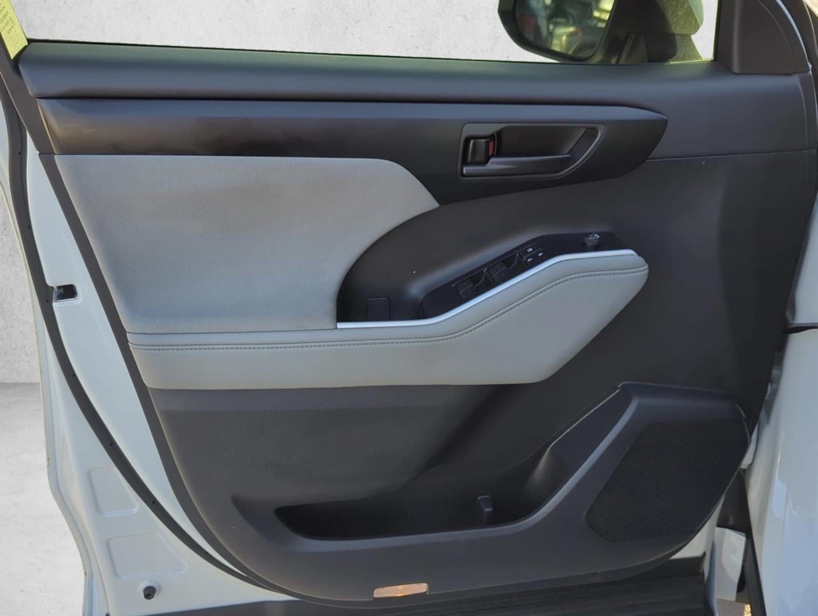 2025 Toyota Highlander LE FWD (GS)