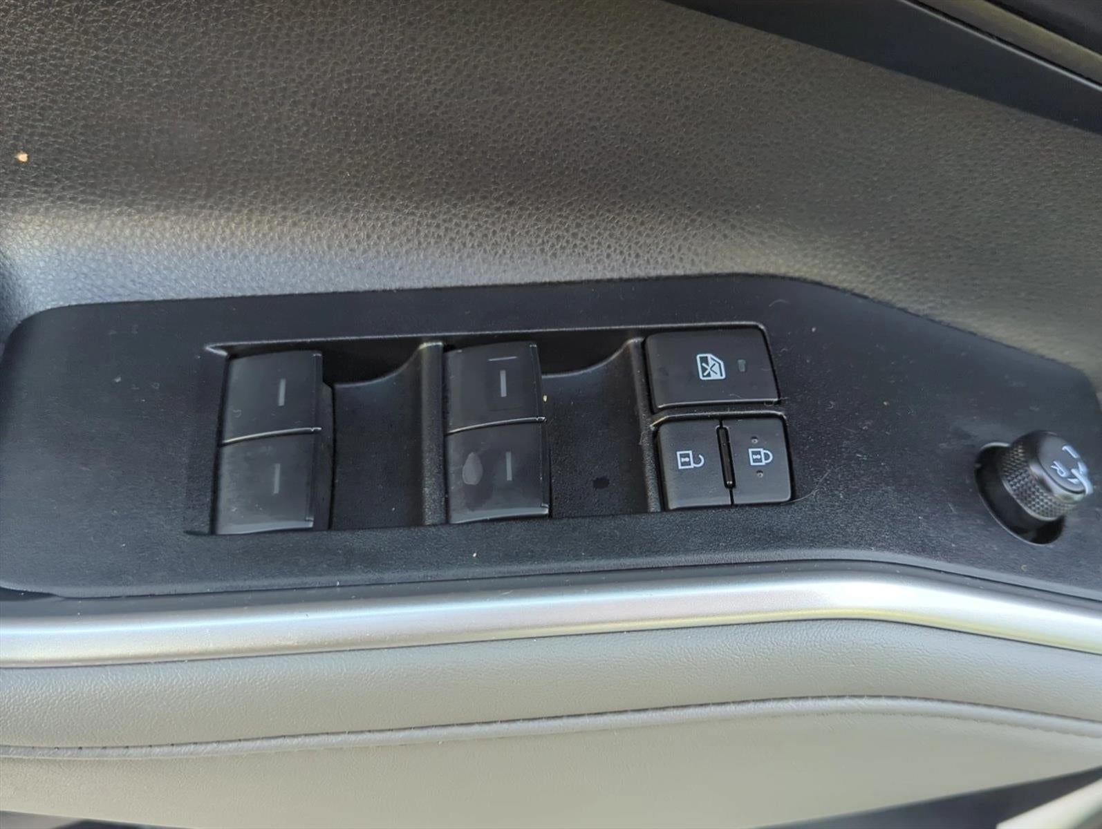 2025 Toyota Highlander LE FWD (GS)