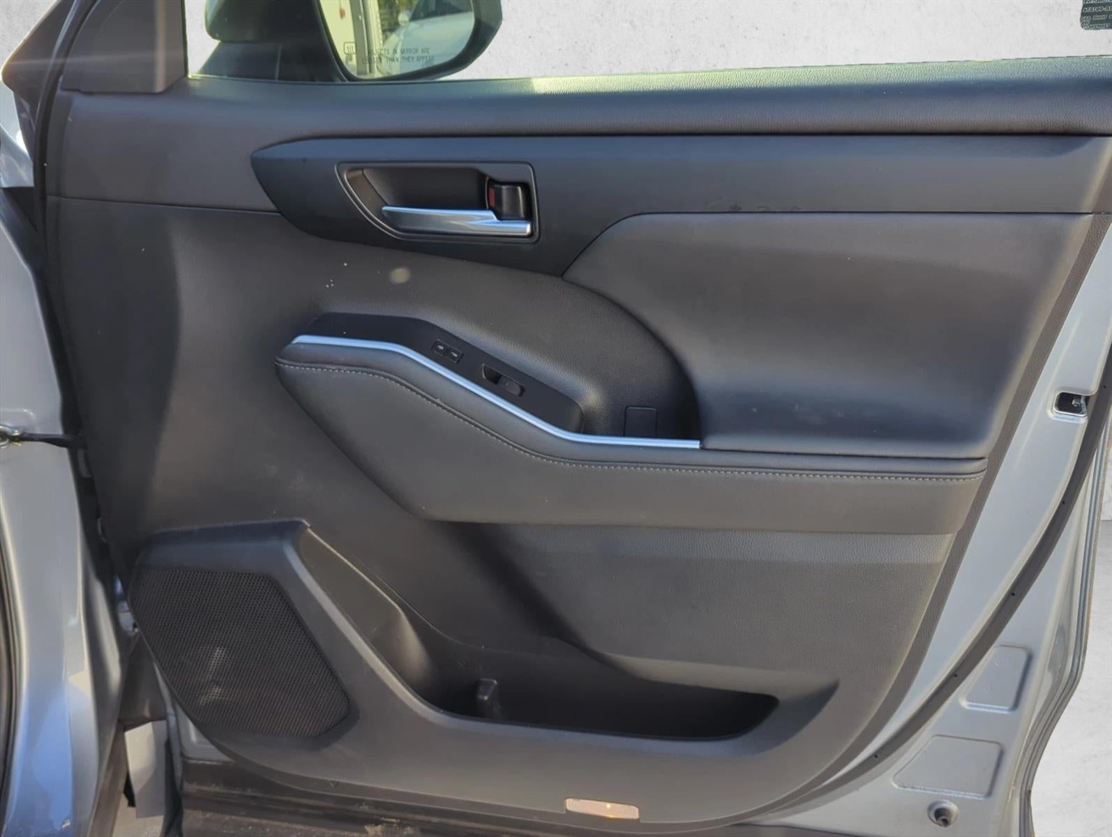2023 Toyota Highlander XLE FWD (Natl)
