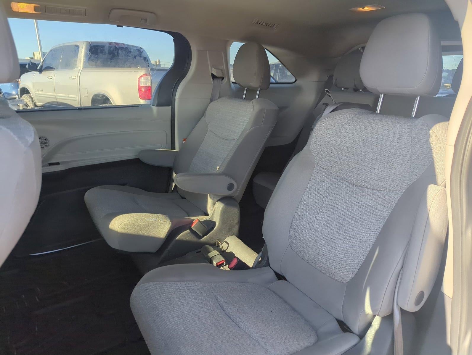 2021 Toyota Sienna LE FWD 8-Passenger (Natl)