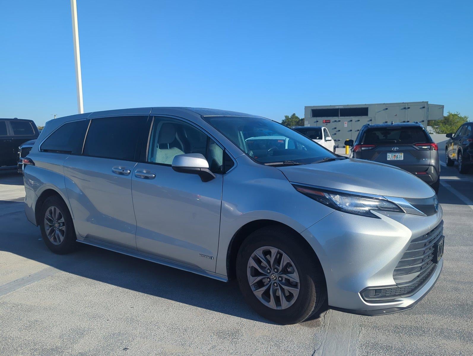 2021 Toyota Sienna LE FWD 8-Passenger (Natl)