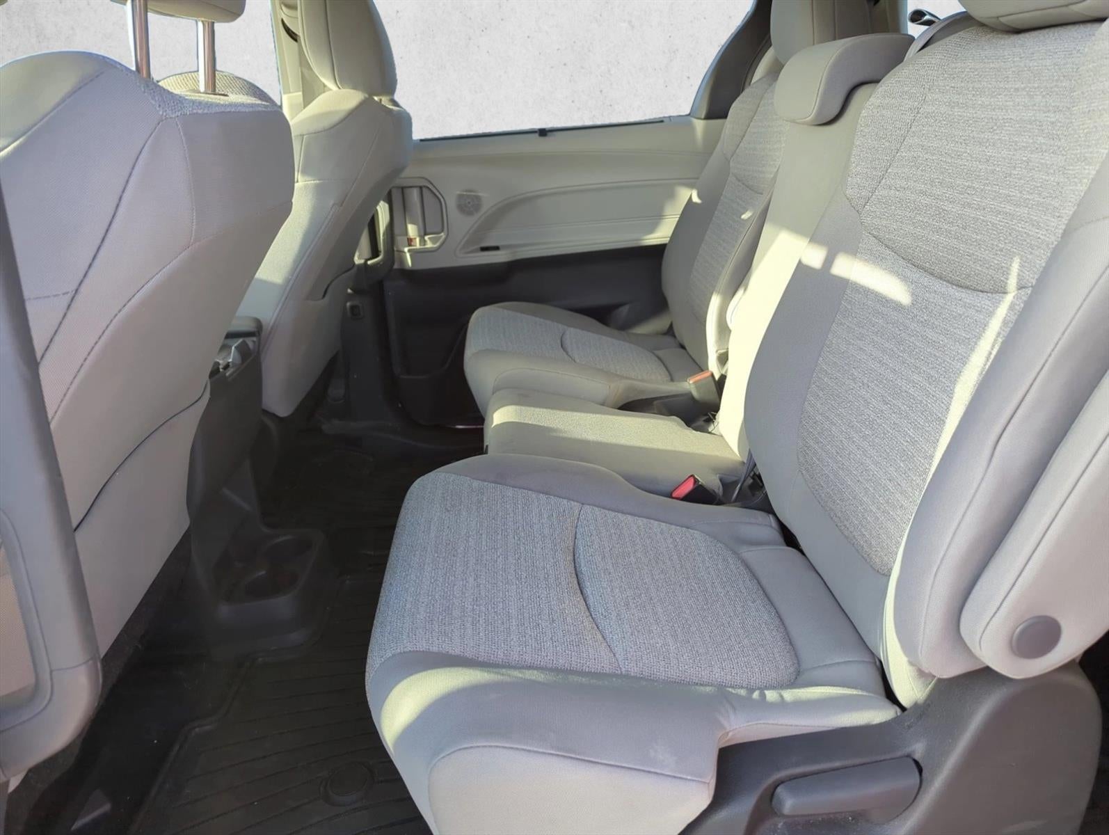 2022 Toyota Sienna LE FWD 8-Passenger (Natl)