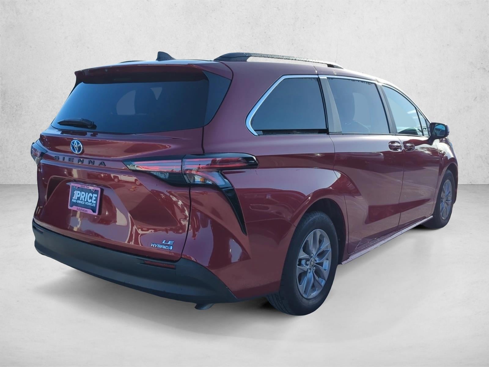 2022 Toyota Sienna LE FWD 8-Passenger (Natl)