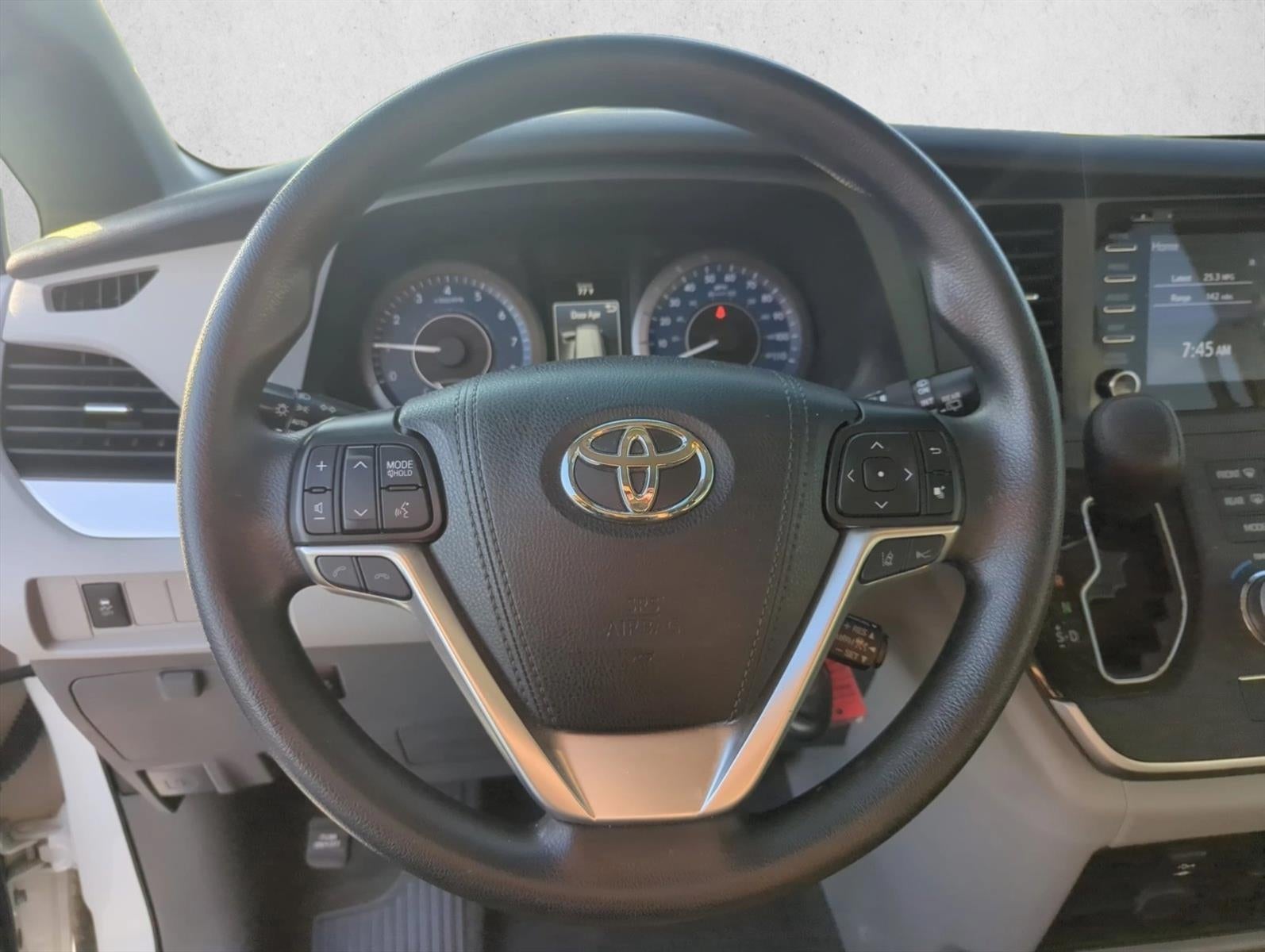 2020 Toyota Sienna LE FWD 8-Passenger (Natl)