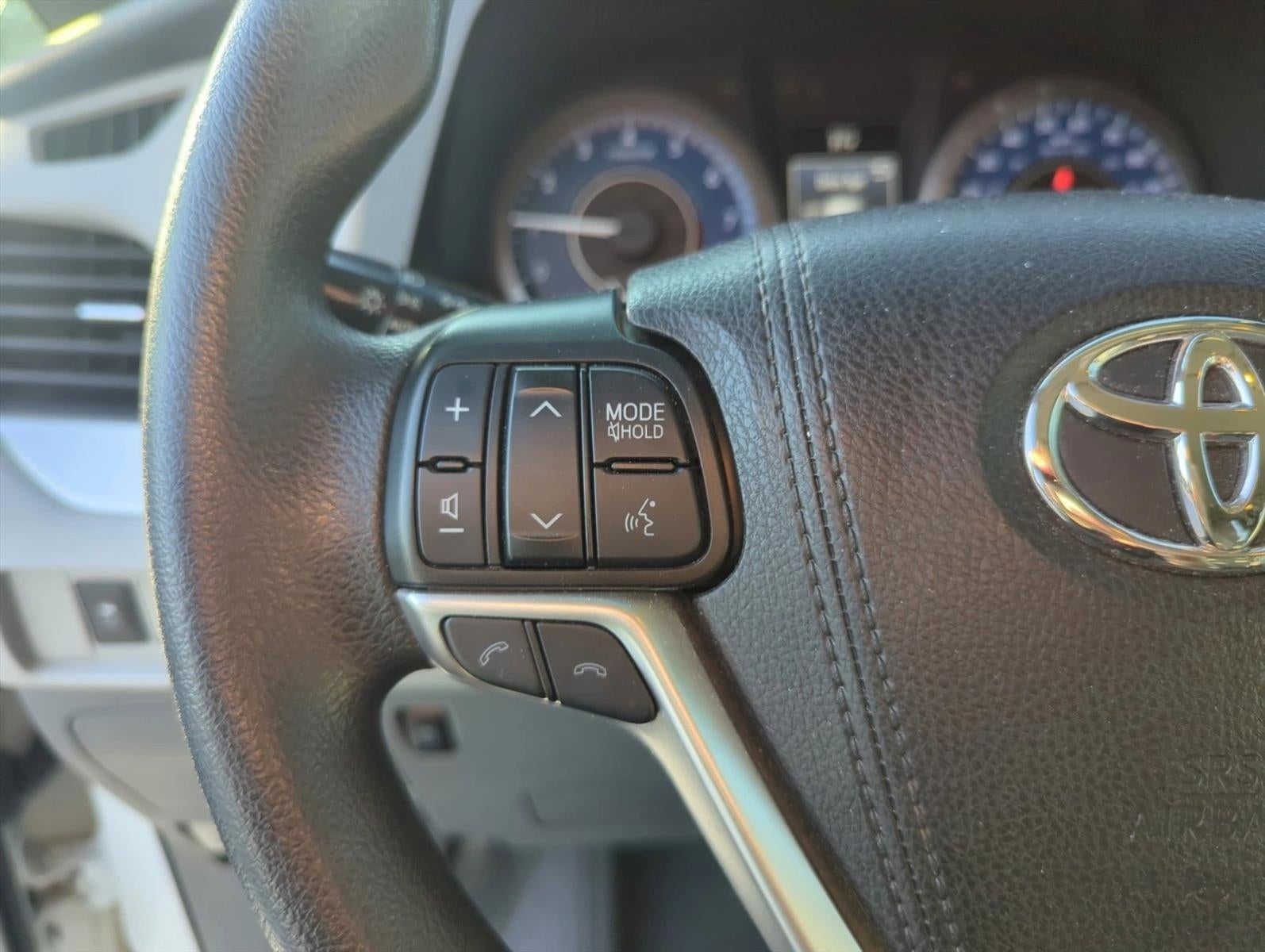 2020 Toyota Sienna LE FWD 8-Passenger (Natl)