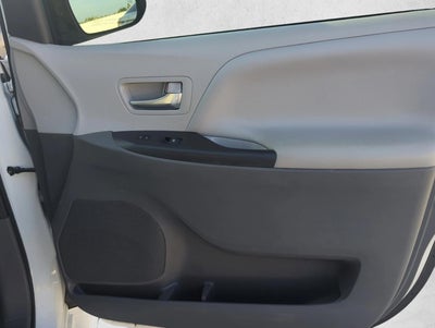2020 Toyota Sienna LE FWD 8-Passenger (Natl)
