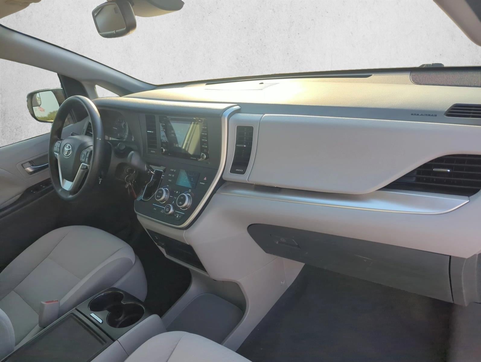 2020 Toyota Sienna LE FWD 8-Passenger (Natl)