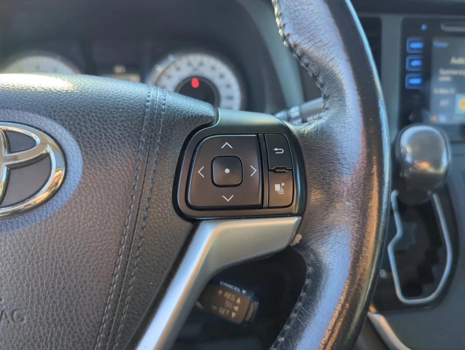 2017 Toyota Sienna SE FWD 8-Passenger (Natl)