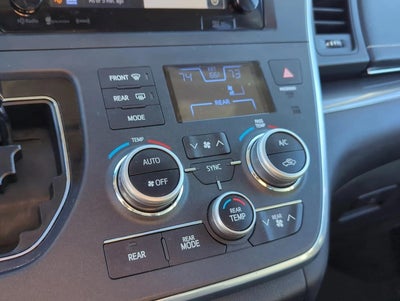 2017 Toyota Sienna SE FWD 8-Passenger (Natl)