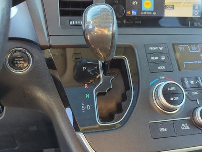 2017 Toyota Sienna SE FWD 8-Passenger (Natl)