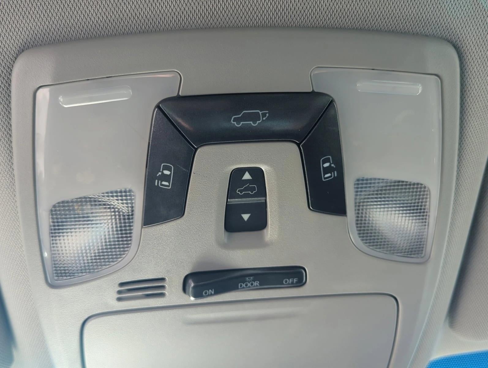 2017 Toyota Sienna SE FWD 8-Passenger (Natl)