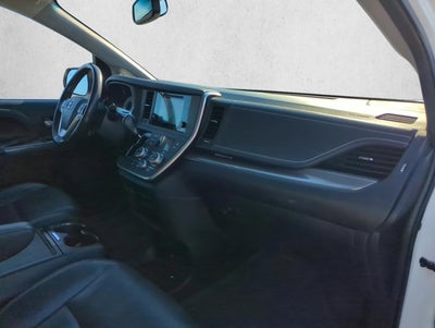 2017 Toyota Sienna SE FWD 8-Passenger (Natl)