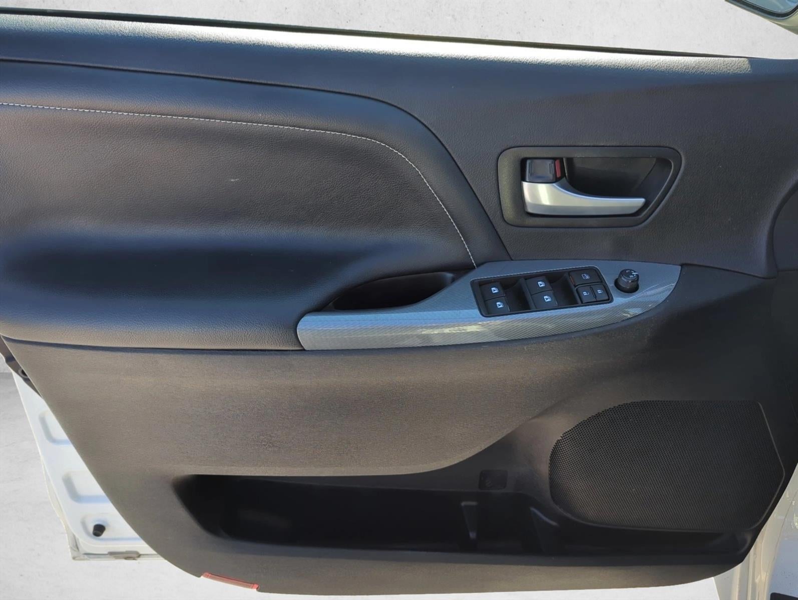 2017 Toyota Sienna SE FWD 8-Passenger (Natl)