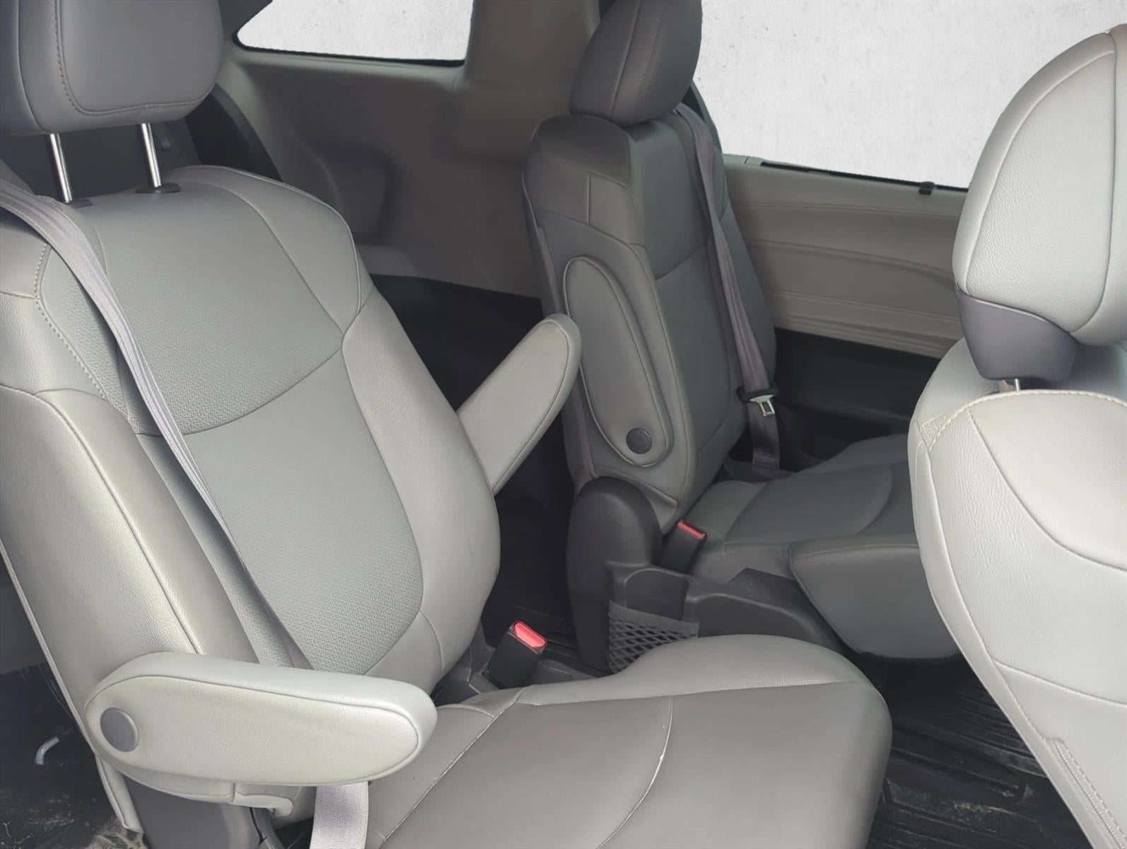 2021 Toyota Sienna XLE FWD 7-Passenger (Natl)