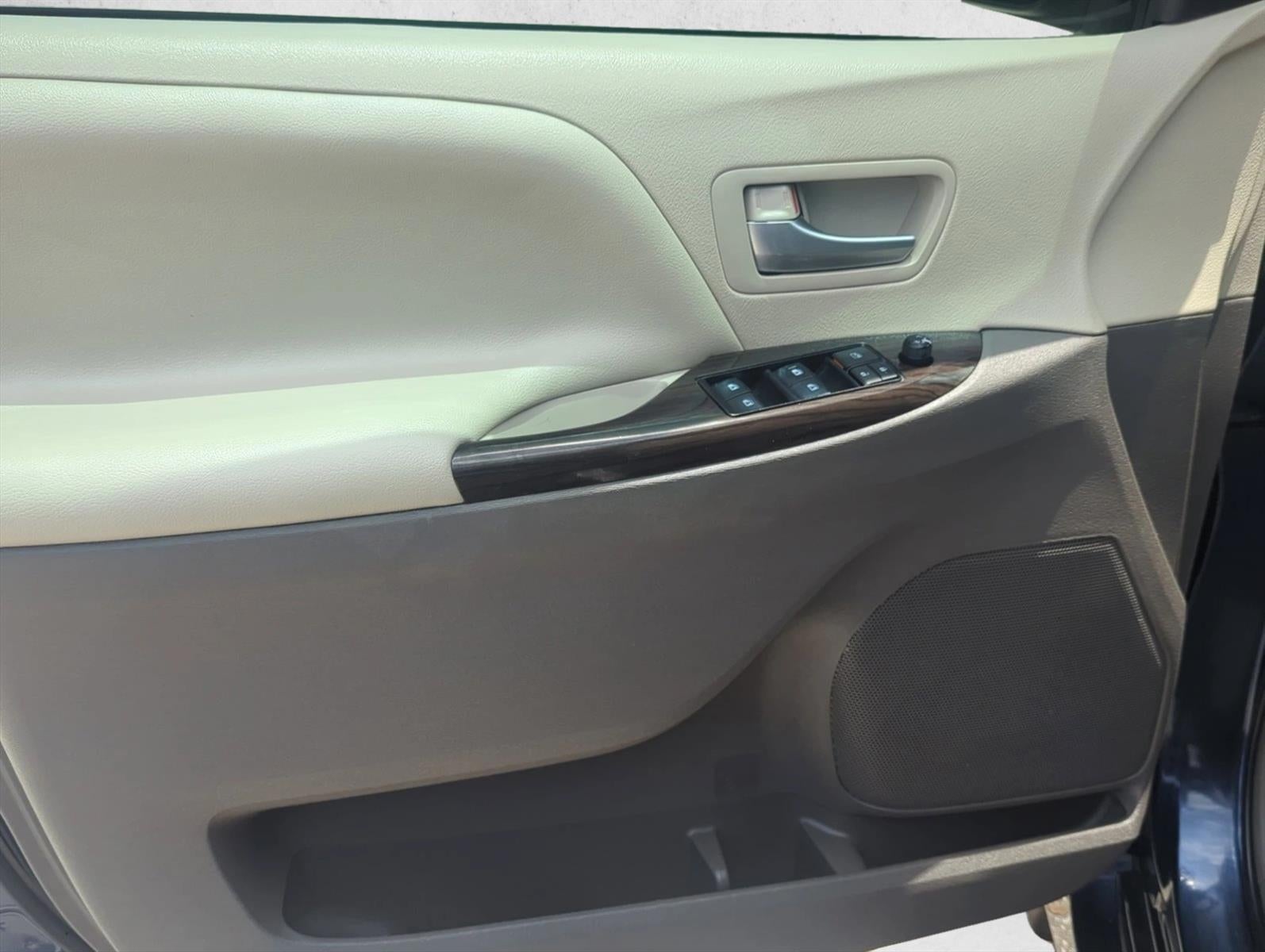 2019 Toyota Sienna XLE Premium FWD 8-Passenger (Natl)