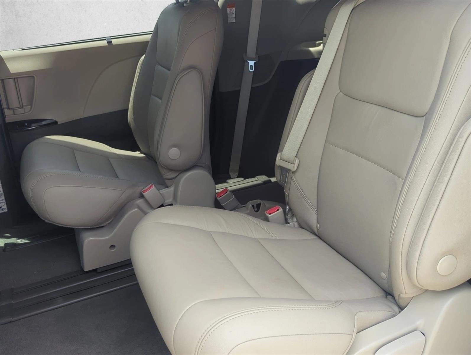 2019 Toyota Sienna XLE Premium FWD 8-Passenger (Natl)