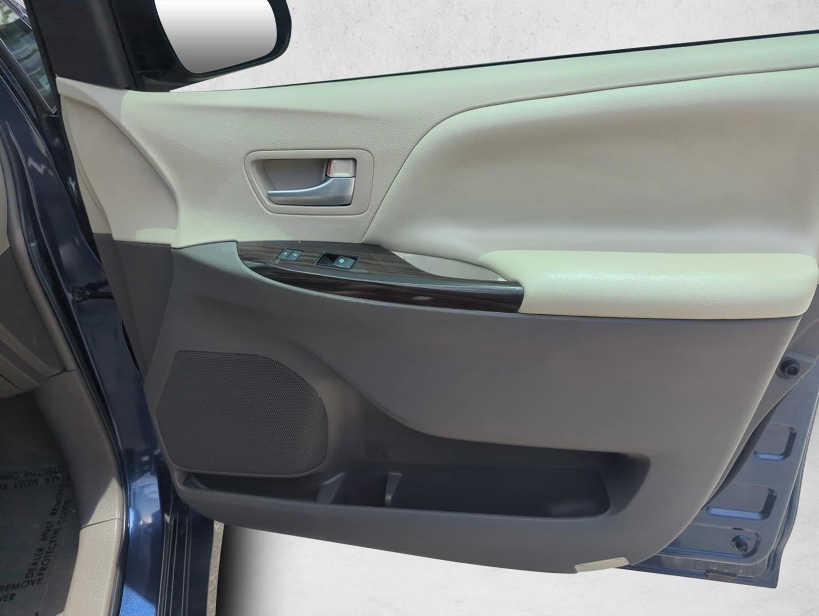 2019 Toyota Sienna XLE Premium FWD 8-Passenger (Natl)
