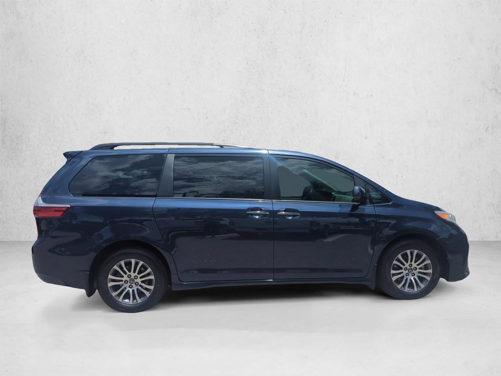 2019 Toyota Sienna XLE Premium FWD 8-Passenger (Natl)