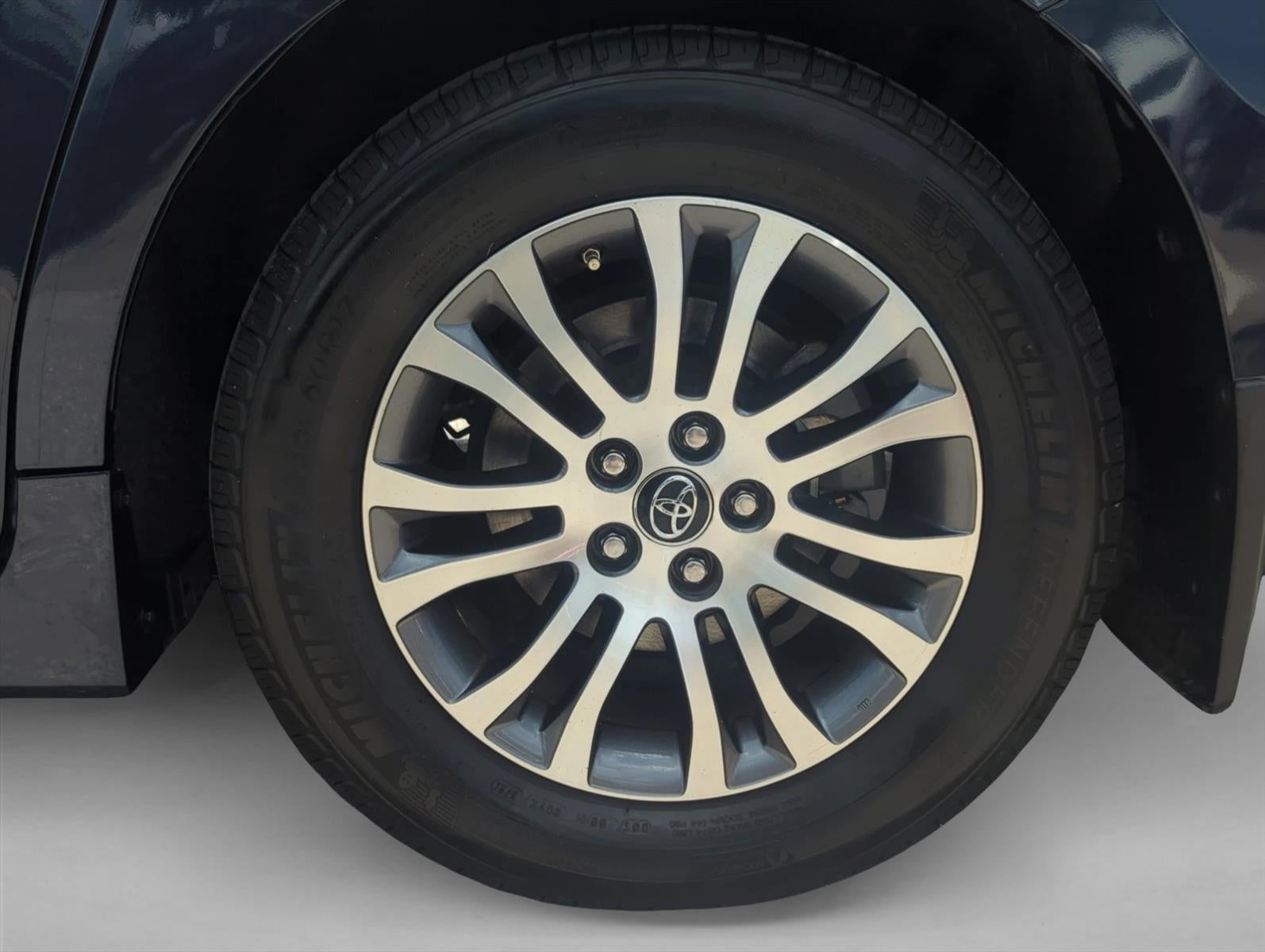 2019 Toyota Sienna XLE Premium FWD 8-Passenger (Natl)