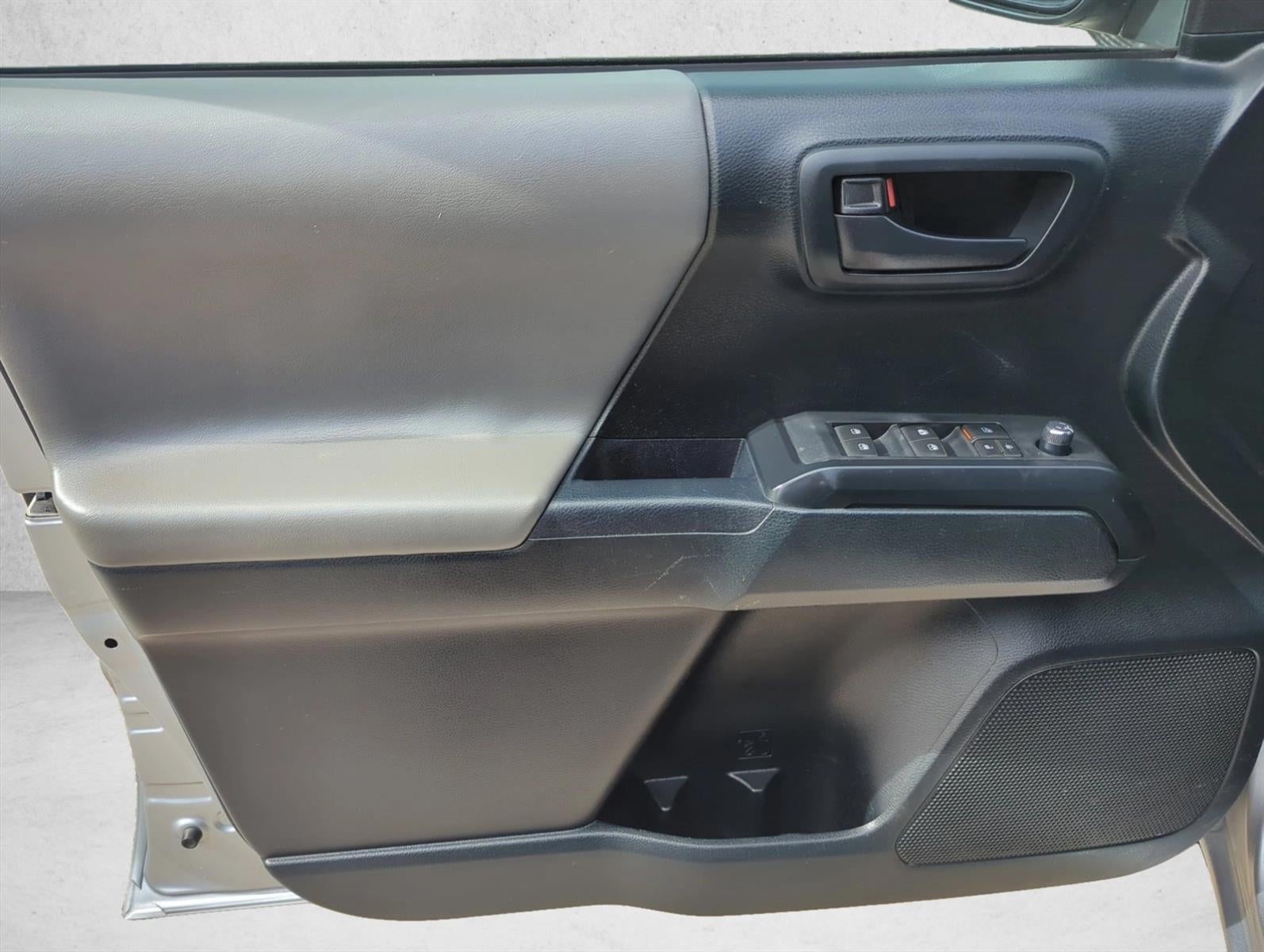 2017 Toyota Tacoma SR Double Cab 5' Bed I4 4x2 AT (GS)