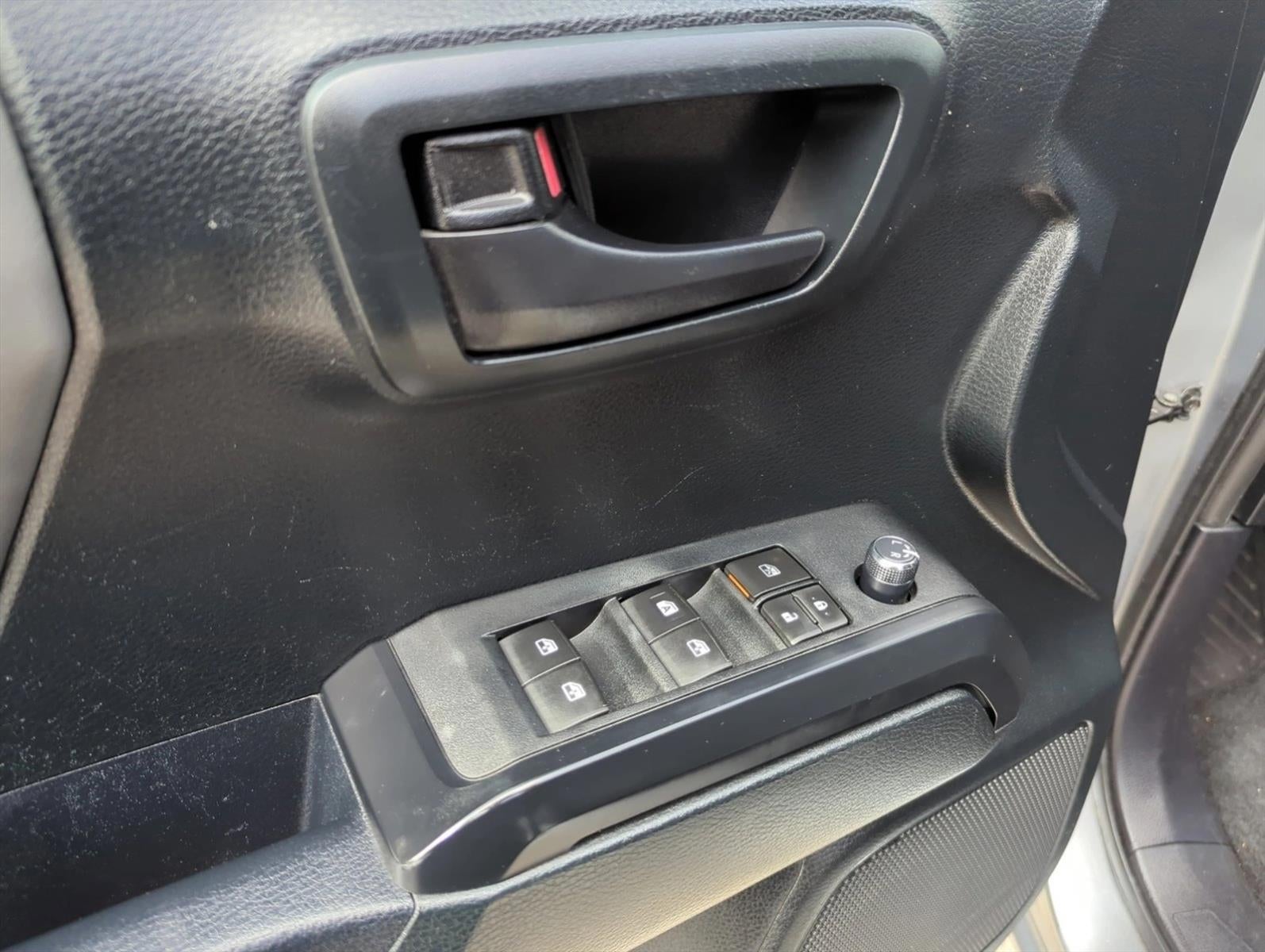 2017 Toyota Tacoma SR Double Cab 5' Bed I4 4x2 AT (GS)