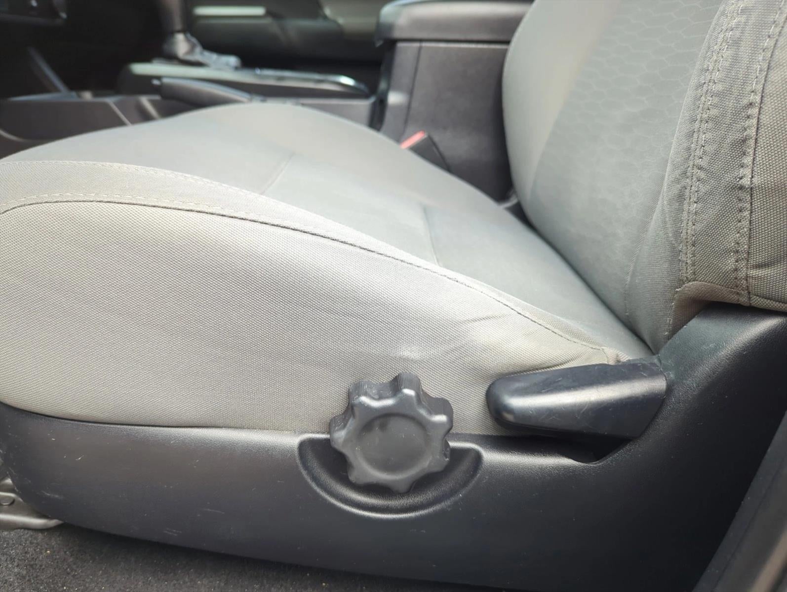 2017 Toyota Tacoma SR Double Cab 5' Bed I4 4x2 AT (GS)