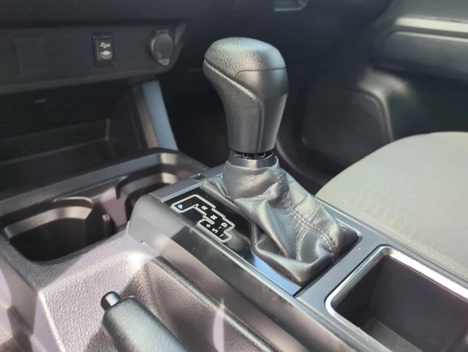 2017 Toyota Tacoma SR Double Cab 5' Bed I4 4x2 AT (GS)