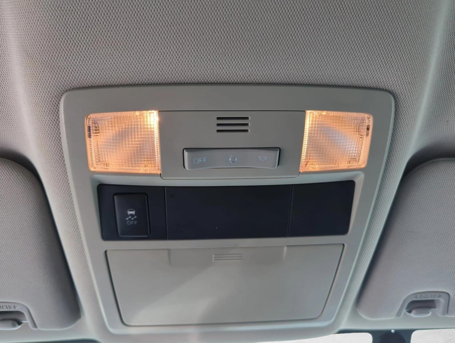 2017 Toyota Tacoma SR Double Cab 5' Bed I4 4x2 AT (GS)