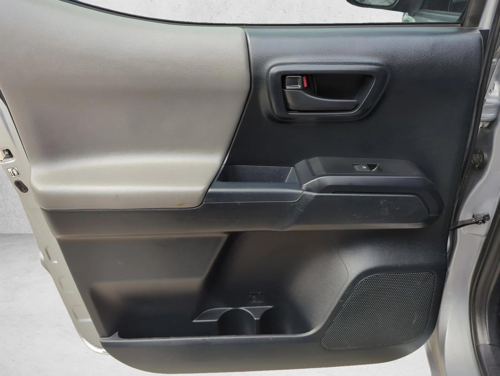 2017 Toyota Tacoma SR Double Cab 5' Bed I4 4x2 AT (GS)