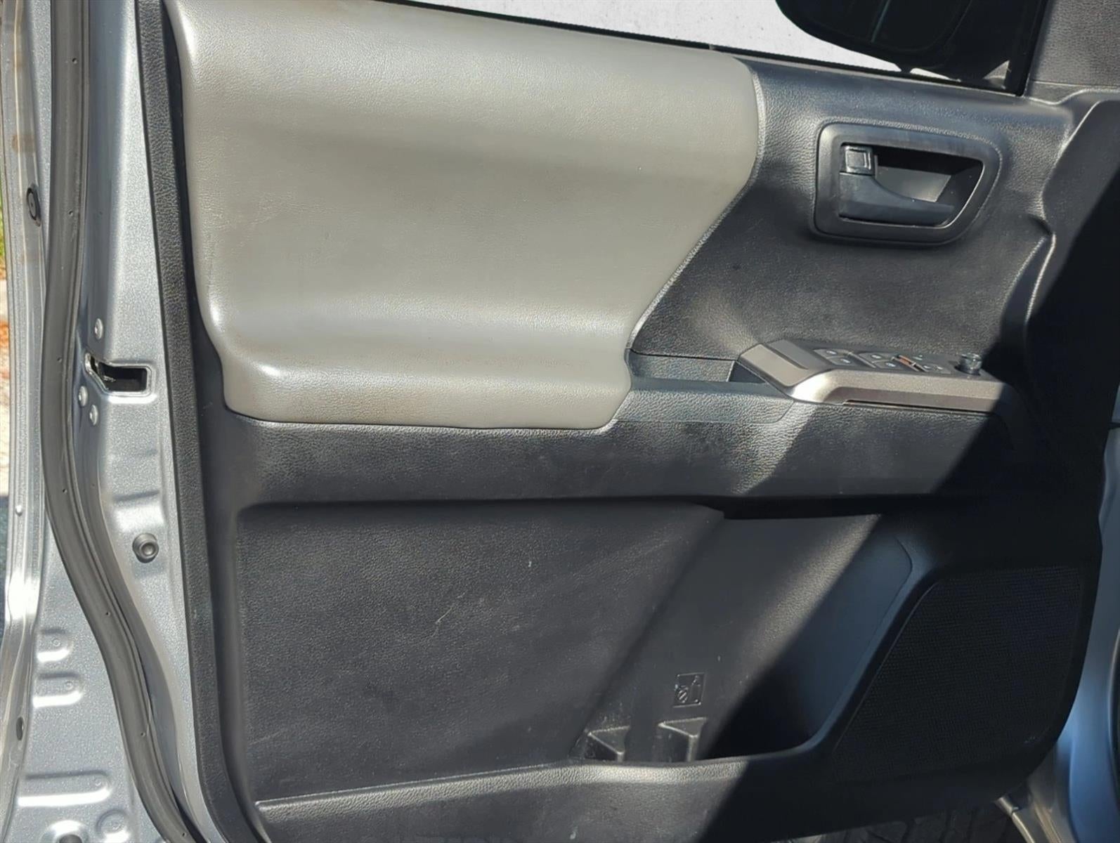 2021 Toyota Tacoma 2WD 2WD SR5 Double Cab 5' Bed V6 AT (GS)