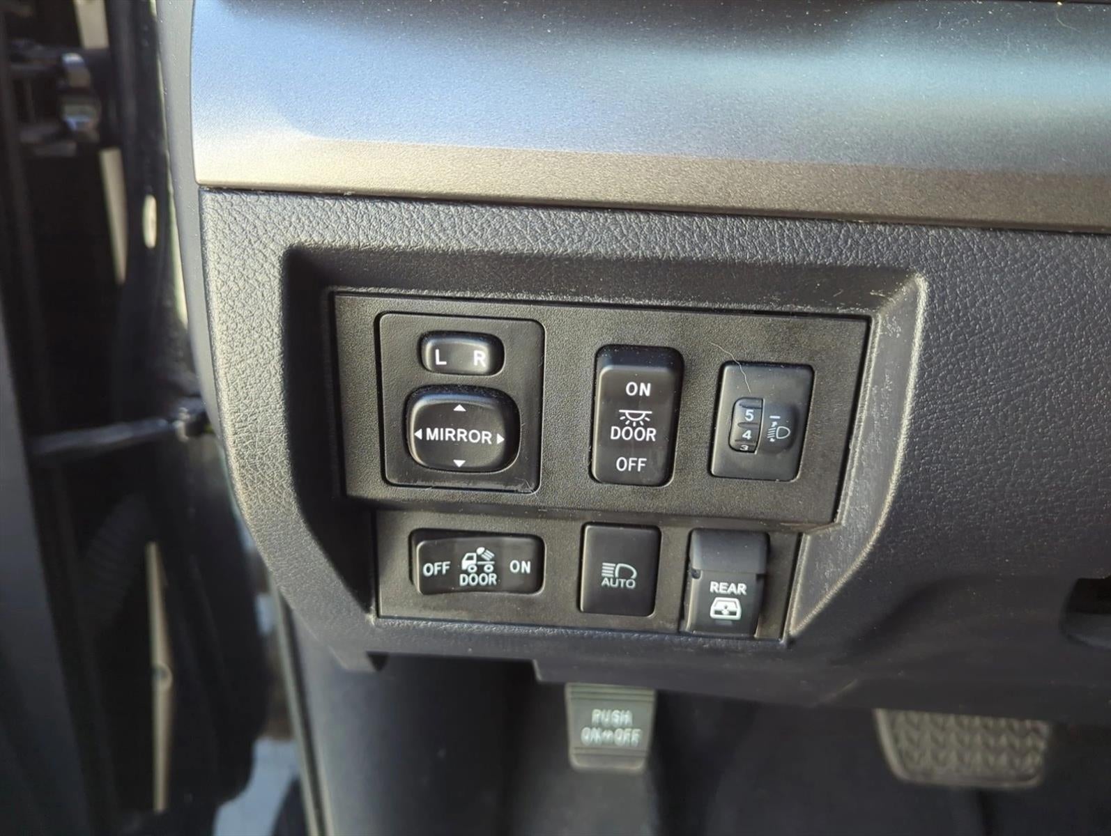 2019 Toyota Tundra 4WD 4WD SR5 CrewMax 5.5' Bed 5.7L FFV (SE)