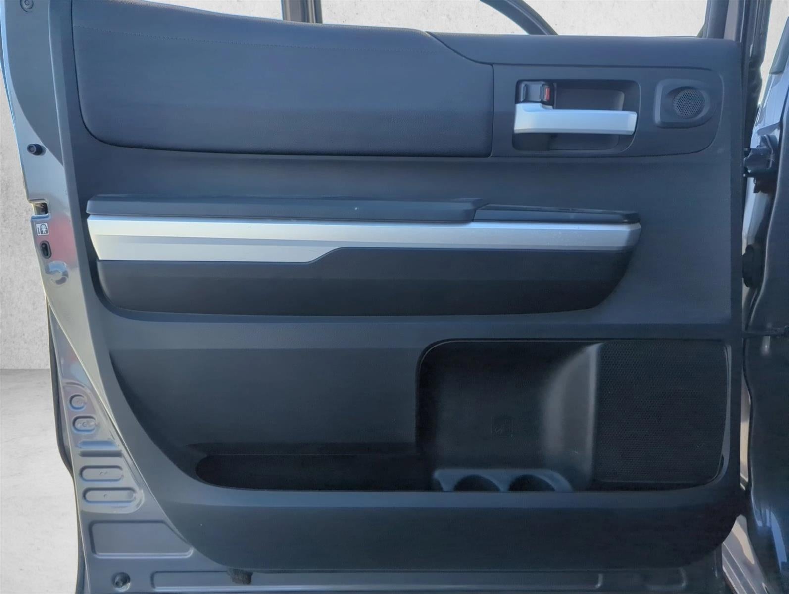 2017 Toyota Tundra 4WD 4WD SR5 CrewMax 5.5' Bed 5.7L FFV (SE)