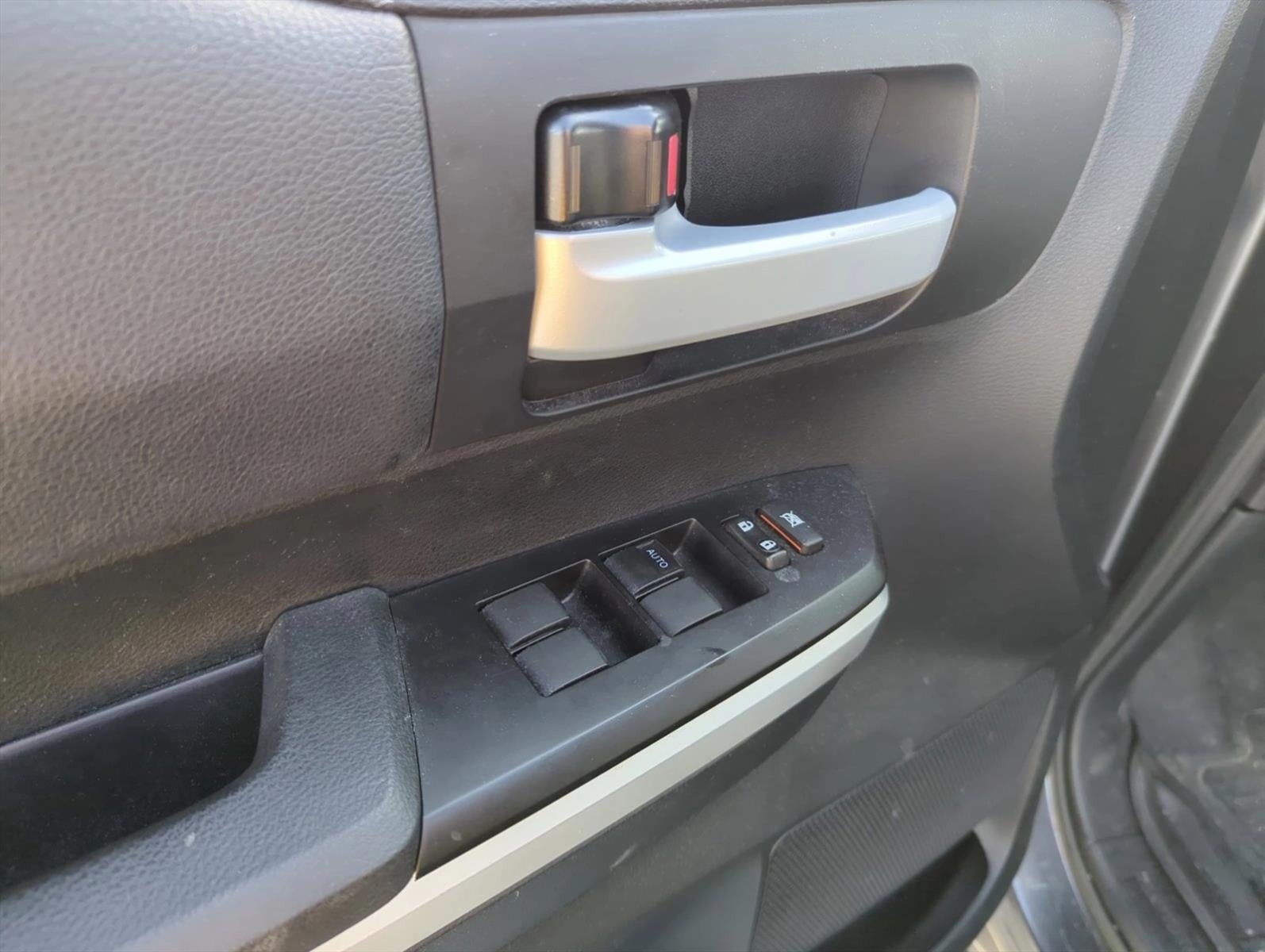 2017 Toyota Tundra 4WD 4WD SR5 CrewMax 5.5' Bed 5.7L FFV (SE)