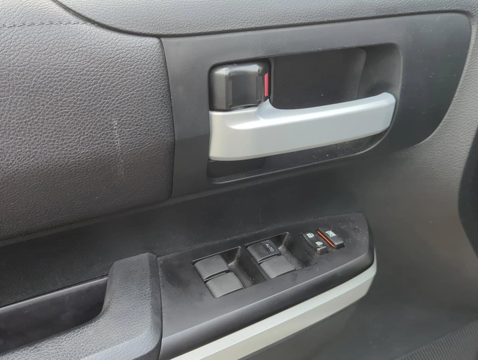 2017 Toyota Tundra 2WD 2WD SR5 CrewMax 5.5' Bed 5.7L FFV (SE)