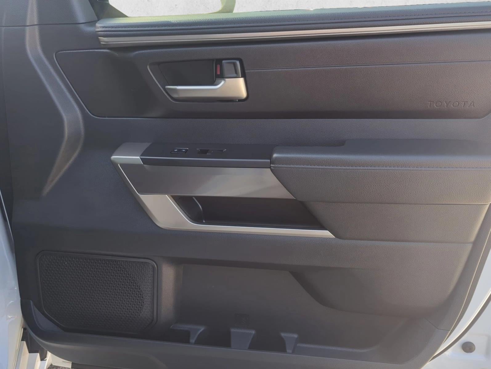 2025 Toyota Tundra 2WD 2WD SR5 CrewMax 5.5' Bed (SE)