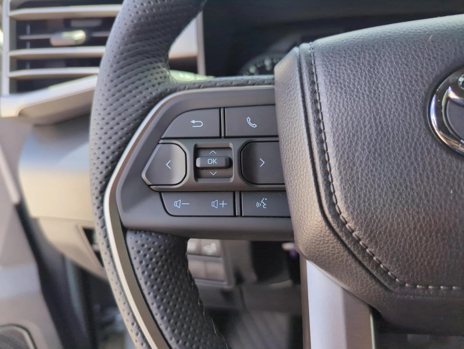 2026 Toyota Tundra 2WD 2WD SR5 CrewMax 5.5' Bed (SE)