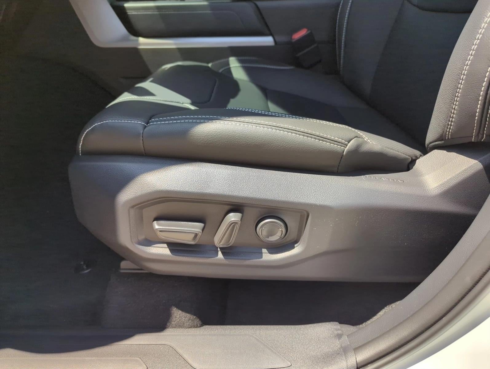 2026 Toyota Tundra 4WD 4WD SR5 CrewMax 5.5' Bed (SE)