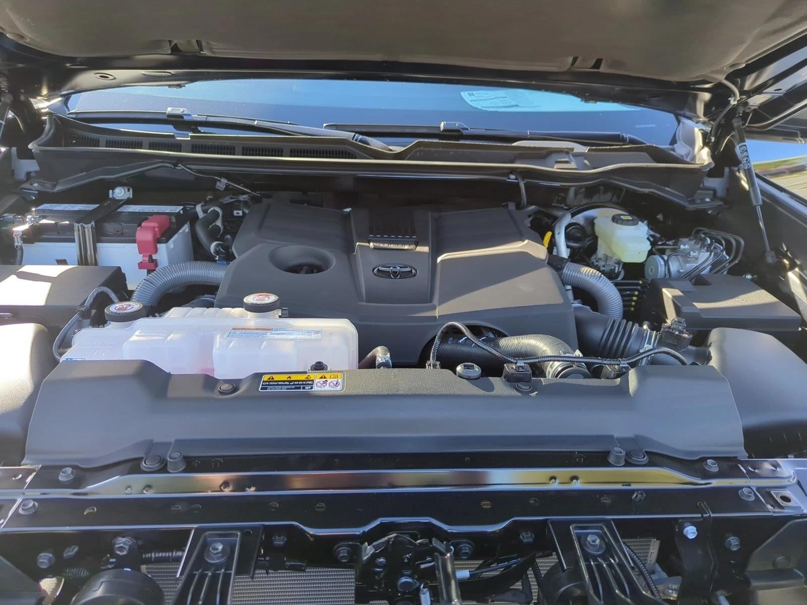 2025 Toyota Tundra 4WD 4WD SR5 CrewMax 5.5' Bed (SE)