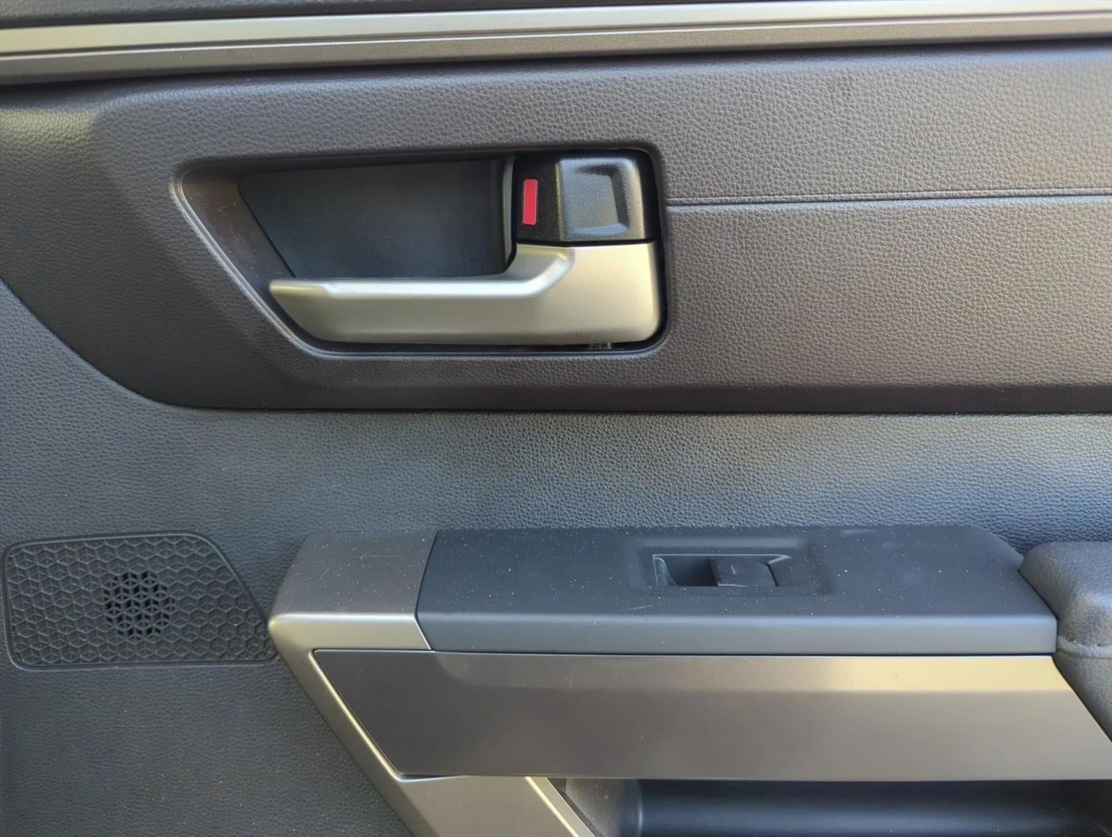 2022 Toyota Tundra 4WD 4WD SR5 CrewMax 5.5' Bed (SE)