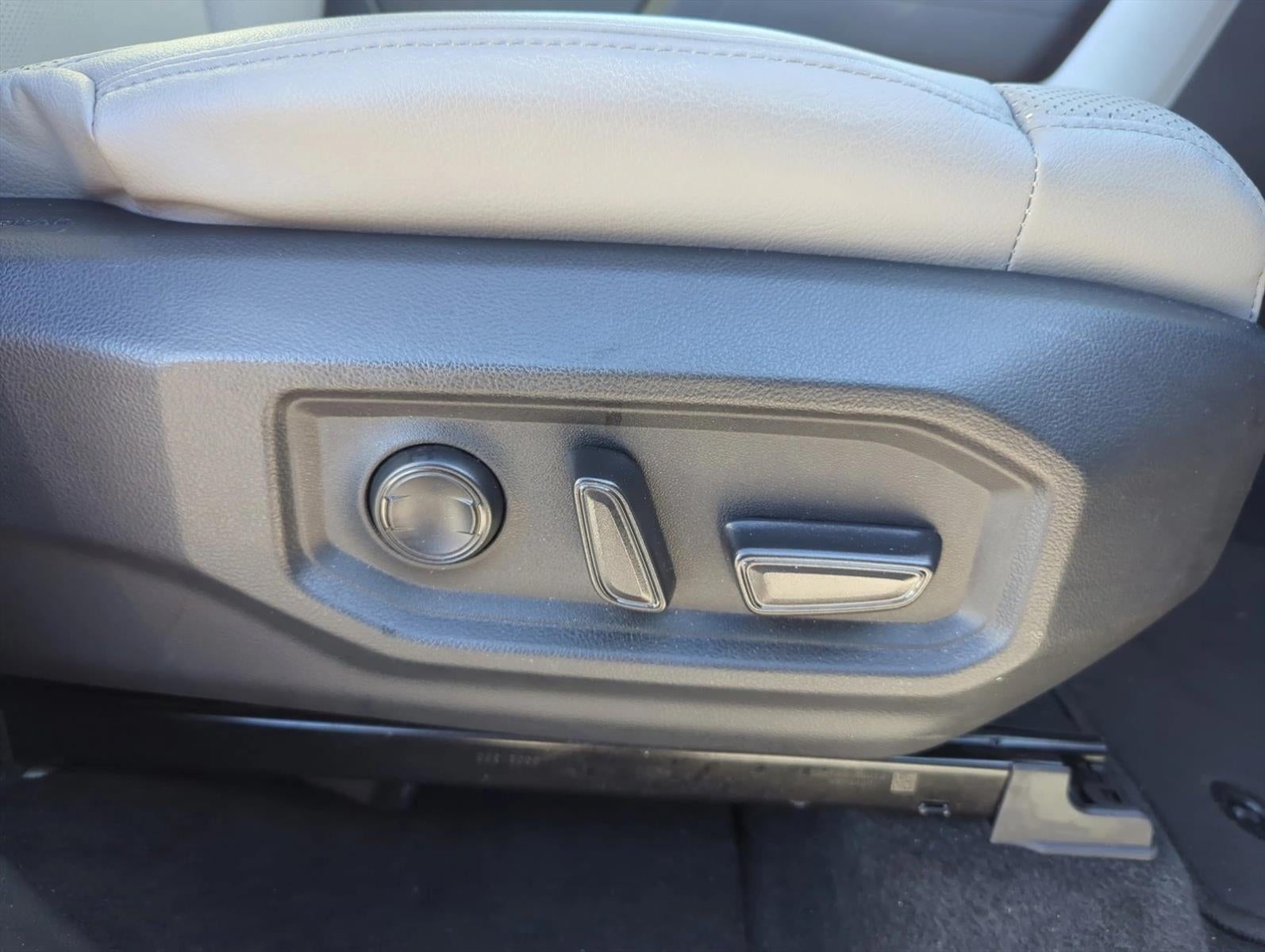 2023 Toyota Tundra 4WD 4WD SR5 CrewMax 5.5' Bed (SE)