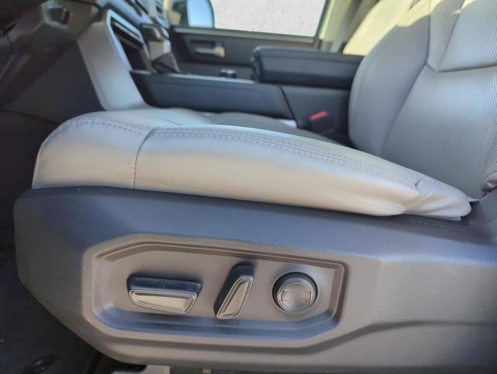 2023 Toyota Tundra 4WD 4WD SR5 CrewMax 5.5' Bed (SE)