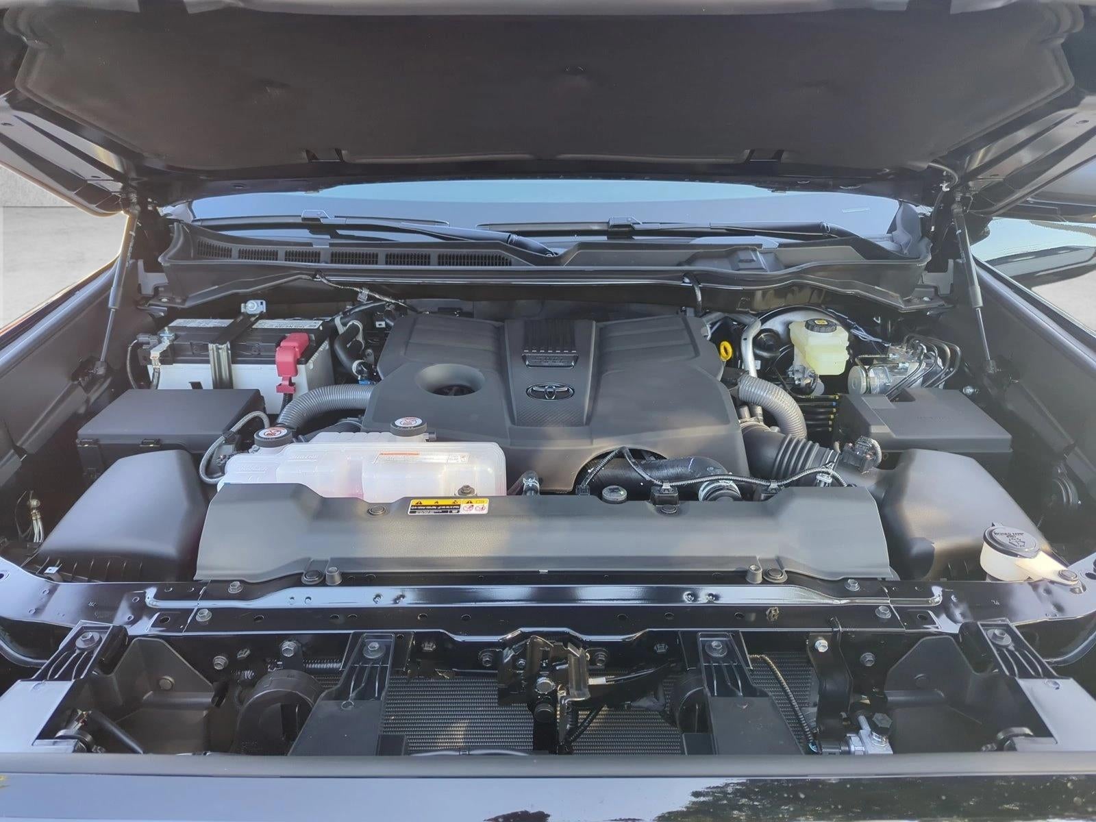 2025 Toyota Tundra 4WD 4WD SR5 CrewMax 5.5' Bed (SE)