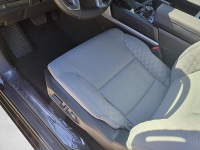2025 Toyota Tundra 4WD 4WD SR5 CrewMax 5.5' Bed (SE)