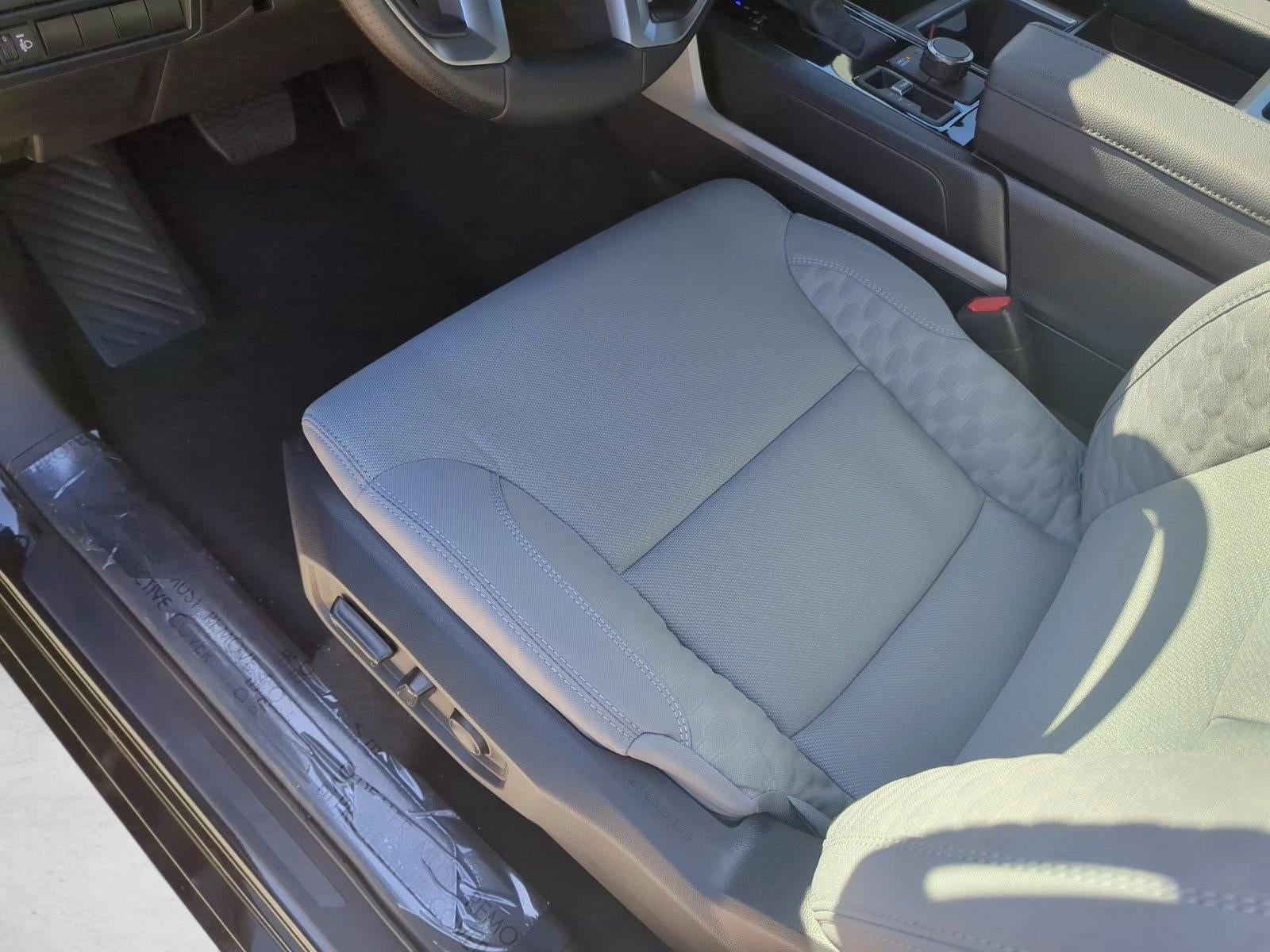 2025 Toyota Tundra 4WD 4WD SR5 CrewMax 5.5' Bed (SE)