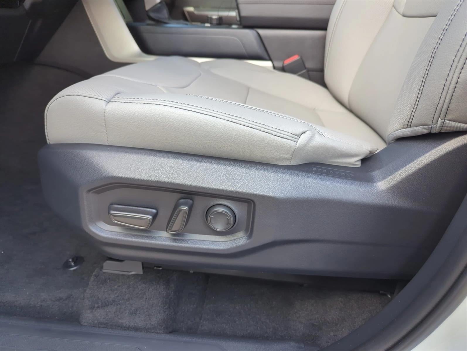 2026 Toyota Tundra 4WD 4WD SR5 CrewMax 5.5' Bed (SE)