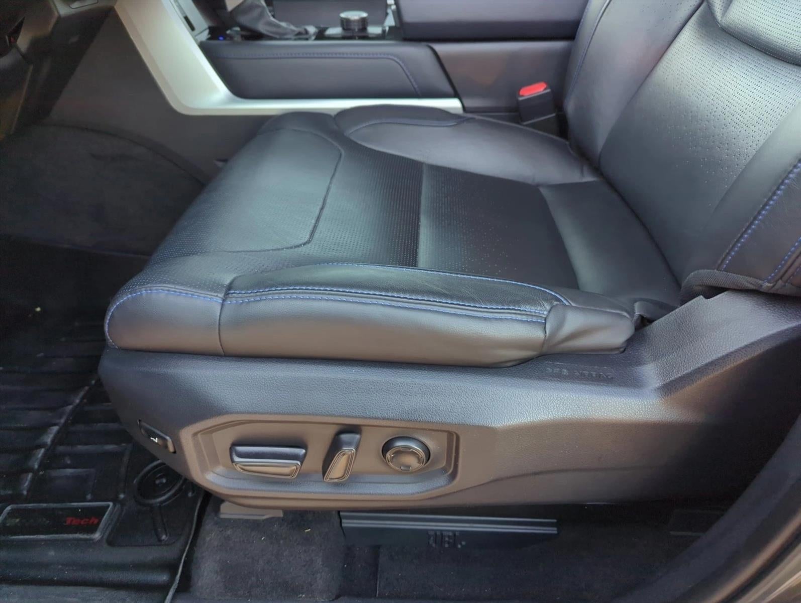 2022 Toyota Tundra 2WD 2WD Platinum CrewMax 5.5' Bed (SE)