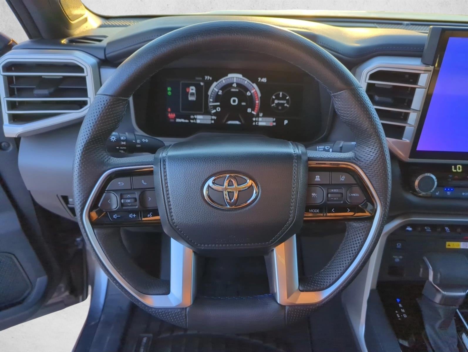 2022 Toyota Tundra 2WD 2WD Platinum CrewMax 5.5' Bed (SE)